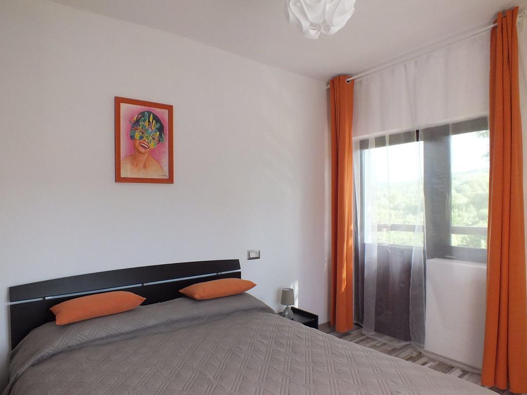 Livada Cu Meri Căpăţîneni-Ungureni Exterior foto